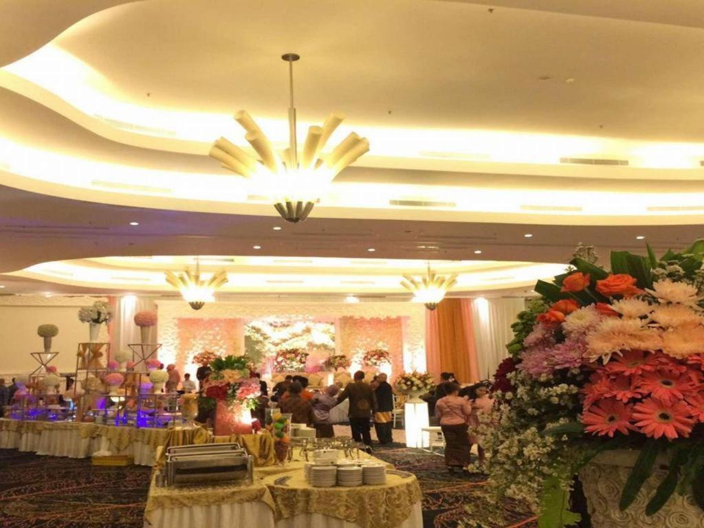 Ipb Convention Hotel Botani Square Bogor Esterno foto
