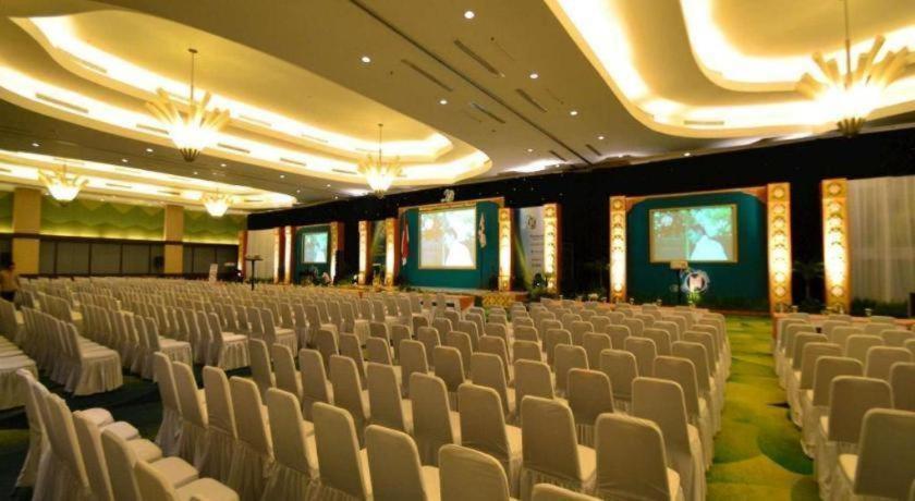 Ipb Convention Hotel Botani Square Bogor Esterno foto