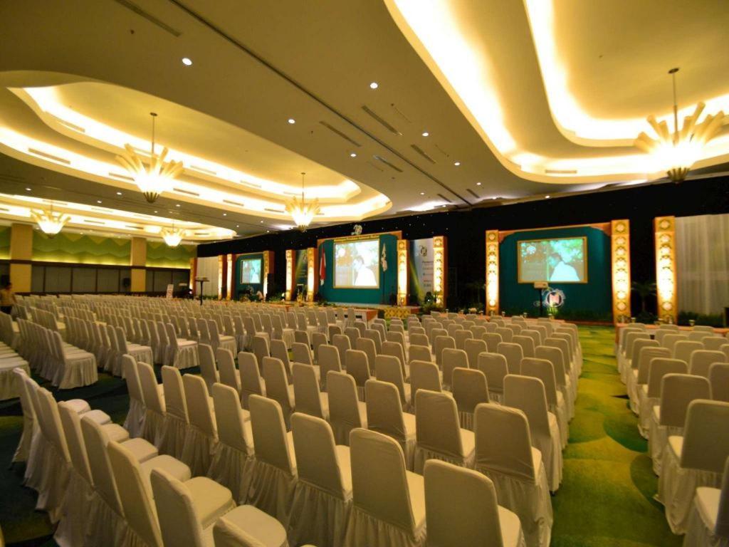 Ipb Convention Hotel Botani Square Bogor Esterno foto