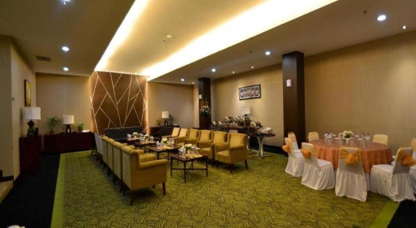 Ipb Convention Hotel Botani Square Bogor Esterno foto